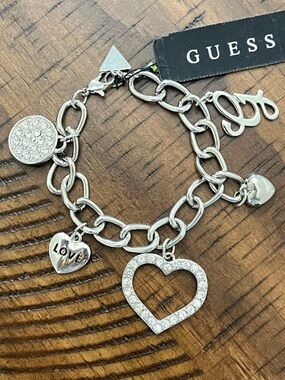 Guess charm bracelet multiple heart-shaped pendants 7.5” Silver Tone